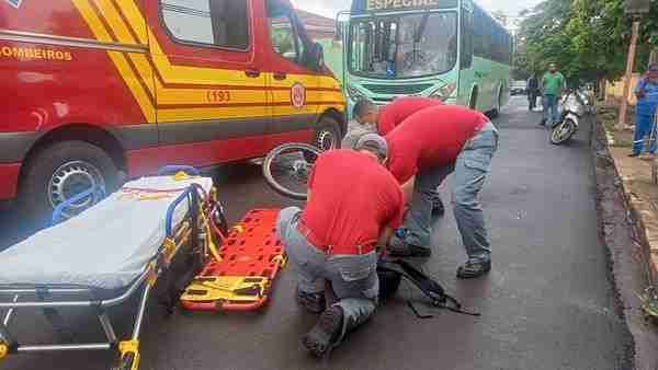 Ciclista que bateu contra ônibus em Araraquara não resiste aos ferimentos e falece na Santa Casa