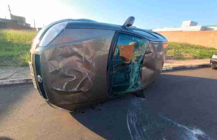Médico que tombou carro no Jequitibá em Ibaté está bem