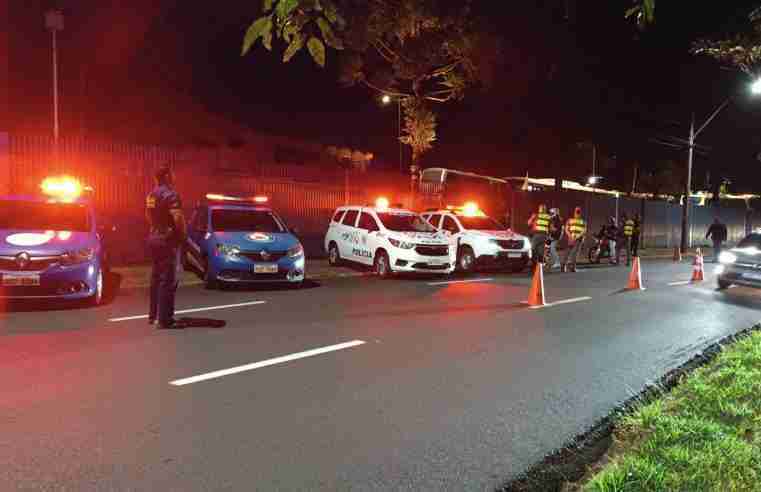 Dez motoqueiros são multados em São Carlos durante operação escapamento