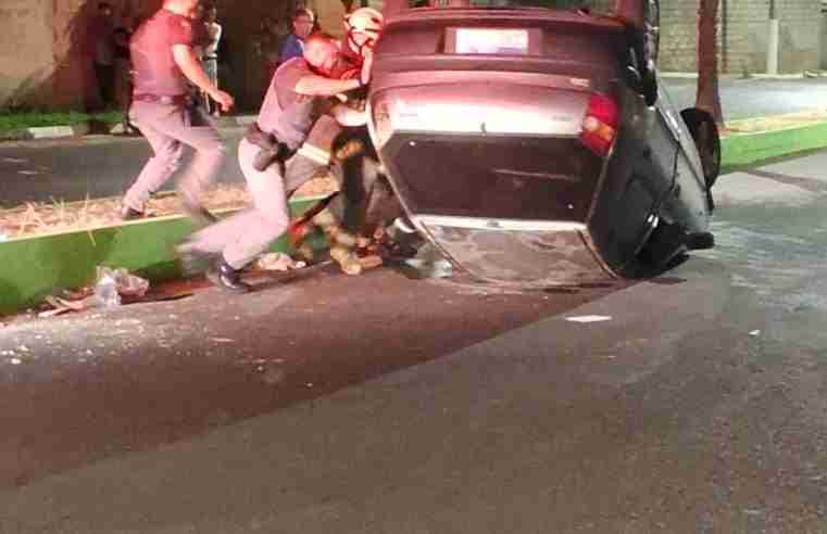 Motorista capota carro em Ibaté