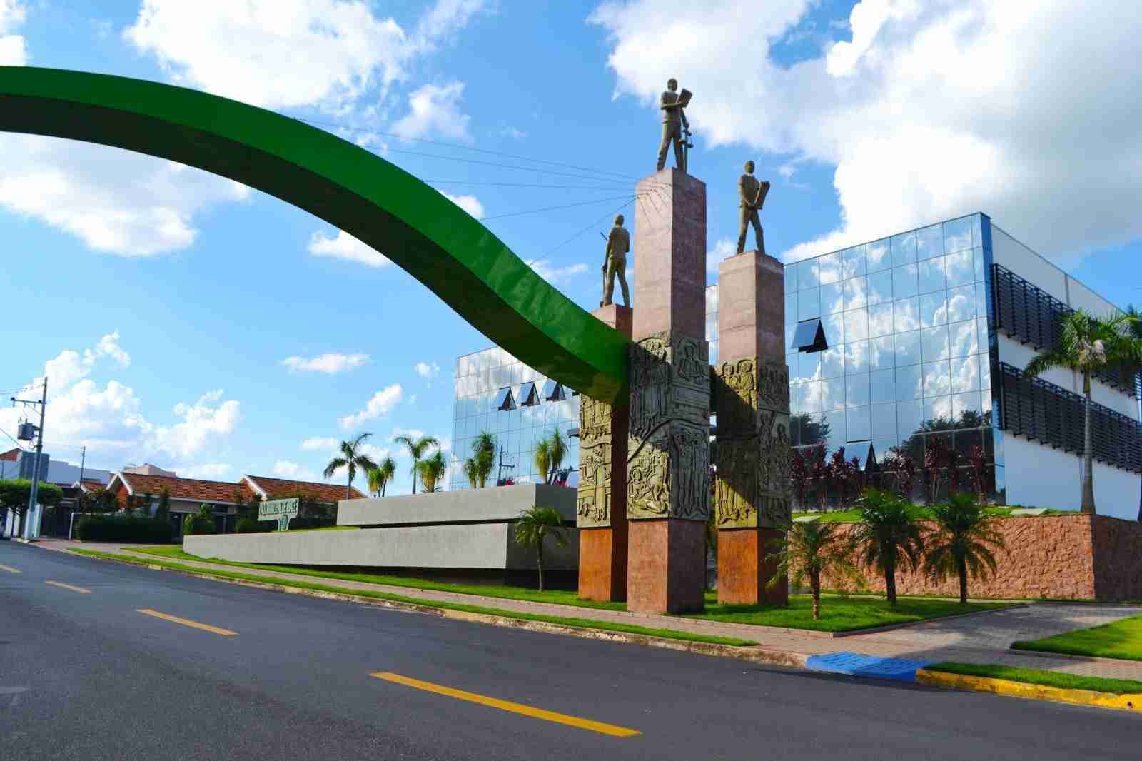 Confira o que abre e fecha no feriado de Ano Novo em Ibaté