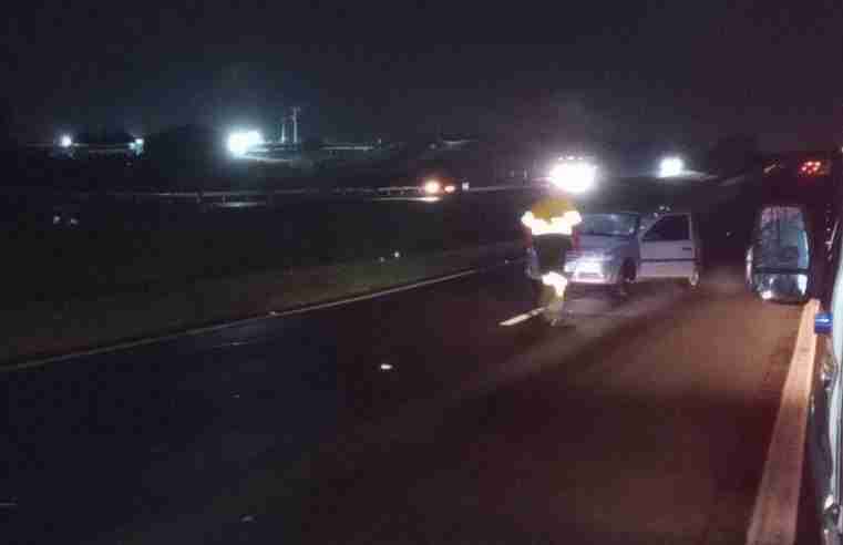 Condutor de carro perde o controle e atravessa pista da Washington Luís em Ibaté