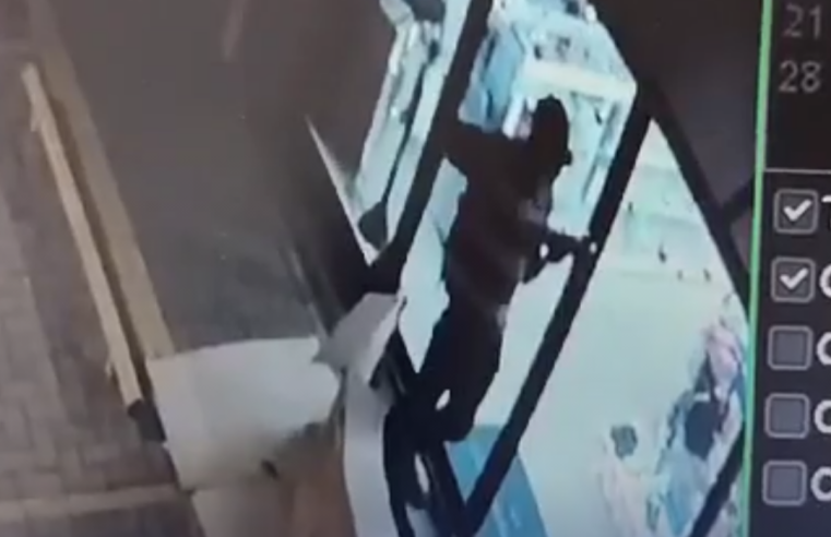 Ladrão se disfarça de mendigo para furtar loja no Centro de Ibaté