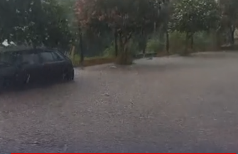 Moradores voltam a sofrer com alagamento na Rua do Contorno