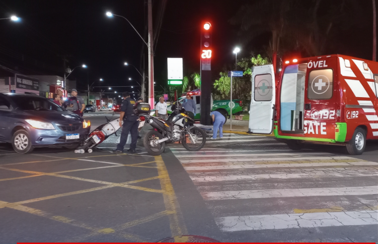 Casal fica ferido após acidente de moto no Centro de Ibaté