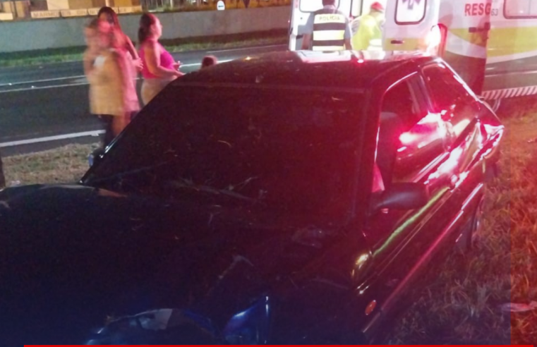 Caminhonete bate atrás de carro na Washington Luís e foge em São Carlos