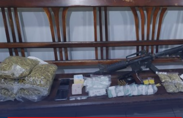 Polícia Militar de São Carlos prende dupla com armas e drogas e eles acabam soltos