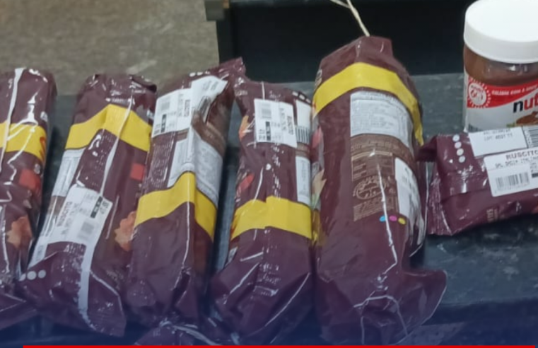 Mulher é presa após ser flagrada furtando salames, queijo e Nutella nos supermercados Ruscito