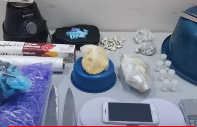 Jovem é preso com drogas, material para embalo e motocicleta furtada em Araraquara