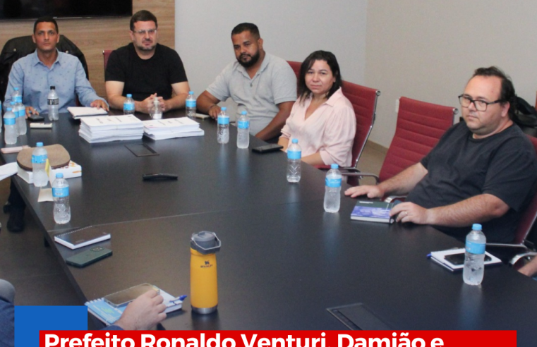 Prefeito Ronaldo Venturi, Damião e secretários arregaçam as mangas e já estão trabalhando