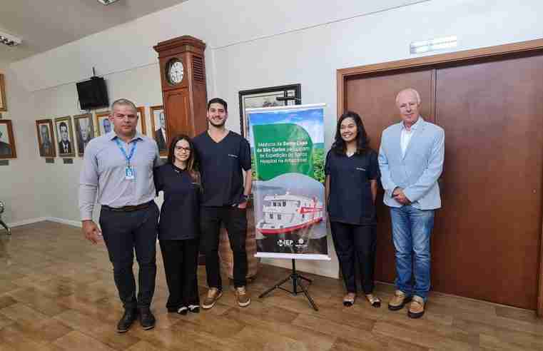 Médicos da Santa Casa de São Carlos participam de expedição do Barco Hospital na Amazônia