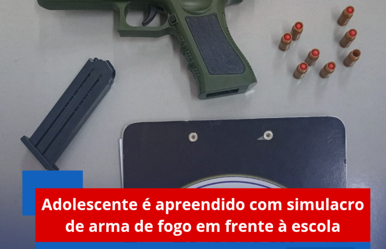 Adolescente é apreendido com simulacro de arma de fogo em frente à escola
