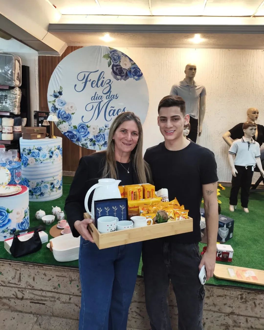 Parabéns a ganhadora da Cesta do Dia das Mães!A mãe de @felipevalentiim foi a feliz contemplada e recebeu uma linda cesta recheada de carinho e produtos especiais!