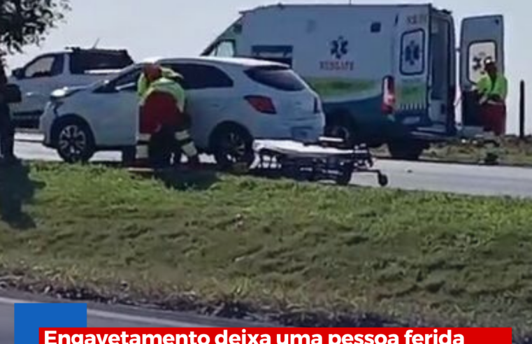 Engavetamento deixa uma pessoa ferida após acidente na Washington Luís em Ibaté