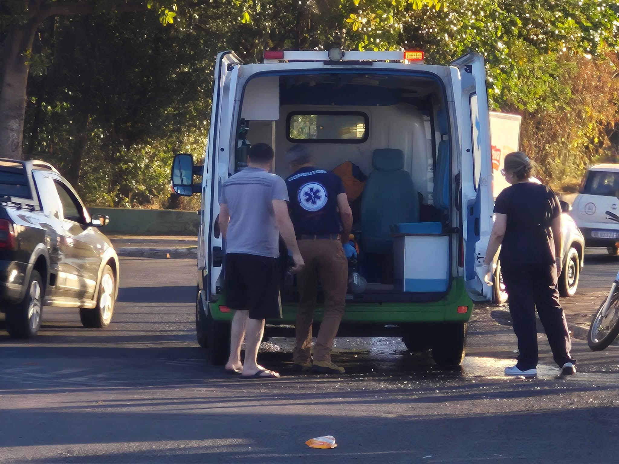 Motociclista fica ferida após acidente no Jardim Mariana
