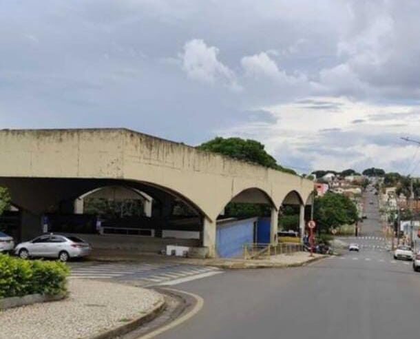 Homem é agredido e tem celular roubado próximo à rodoviária de São Carlos