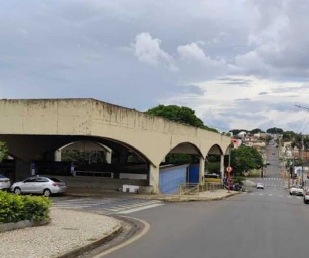 Homem é agredido e tem celular roubado próximo à rodoviária de São Carlos