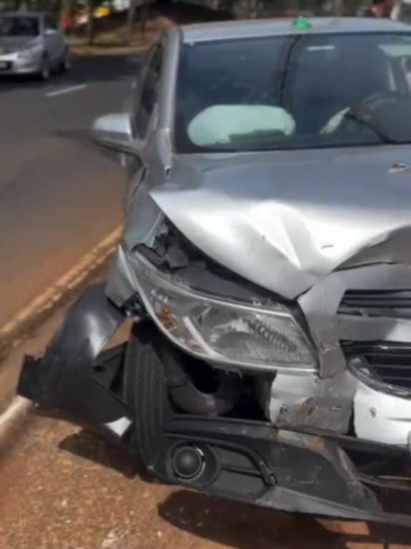 🚨 Colisão entre três veículos na região do Passeio São Carlos 🚨