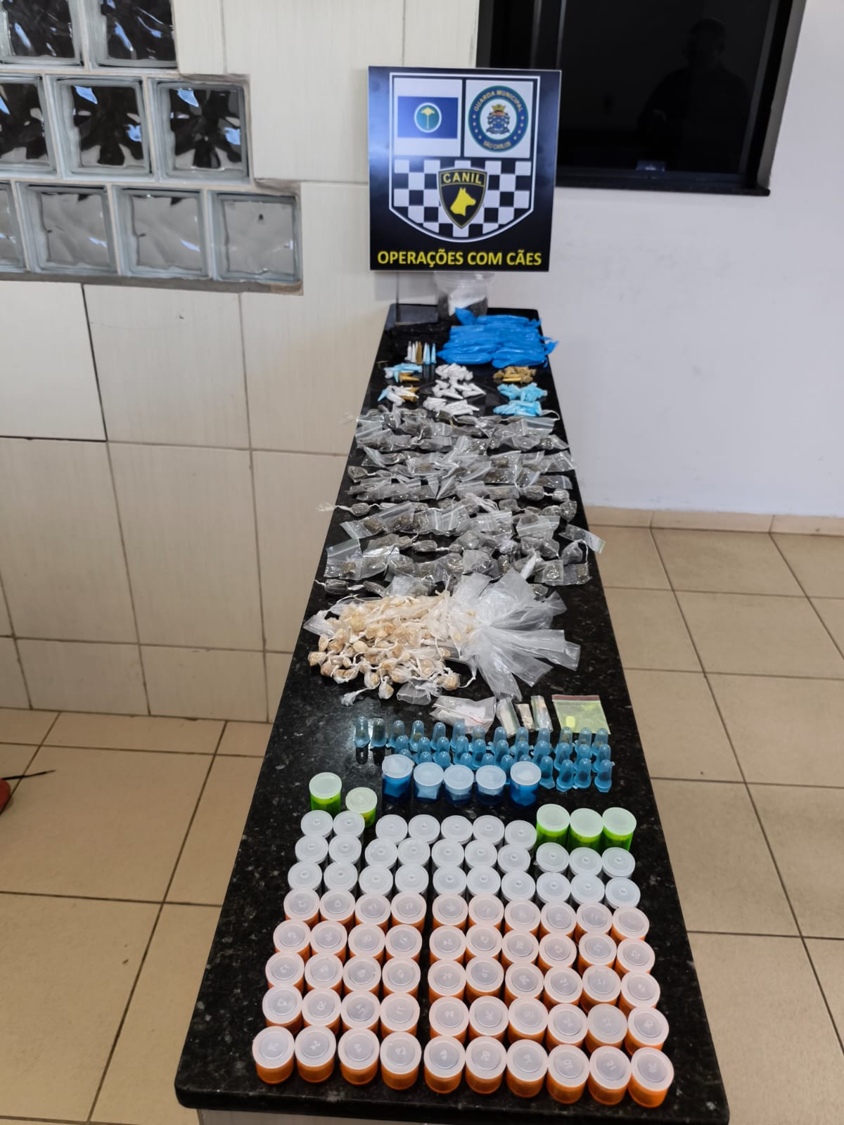 🚨 Ação da Guarda Municipal de São Carlos resulta na apreensão de grande quantidade de entorpecentes 🚨