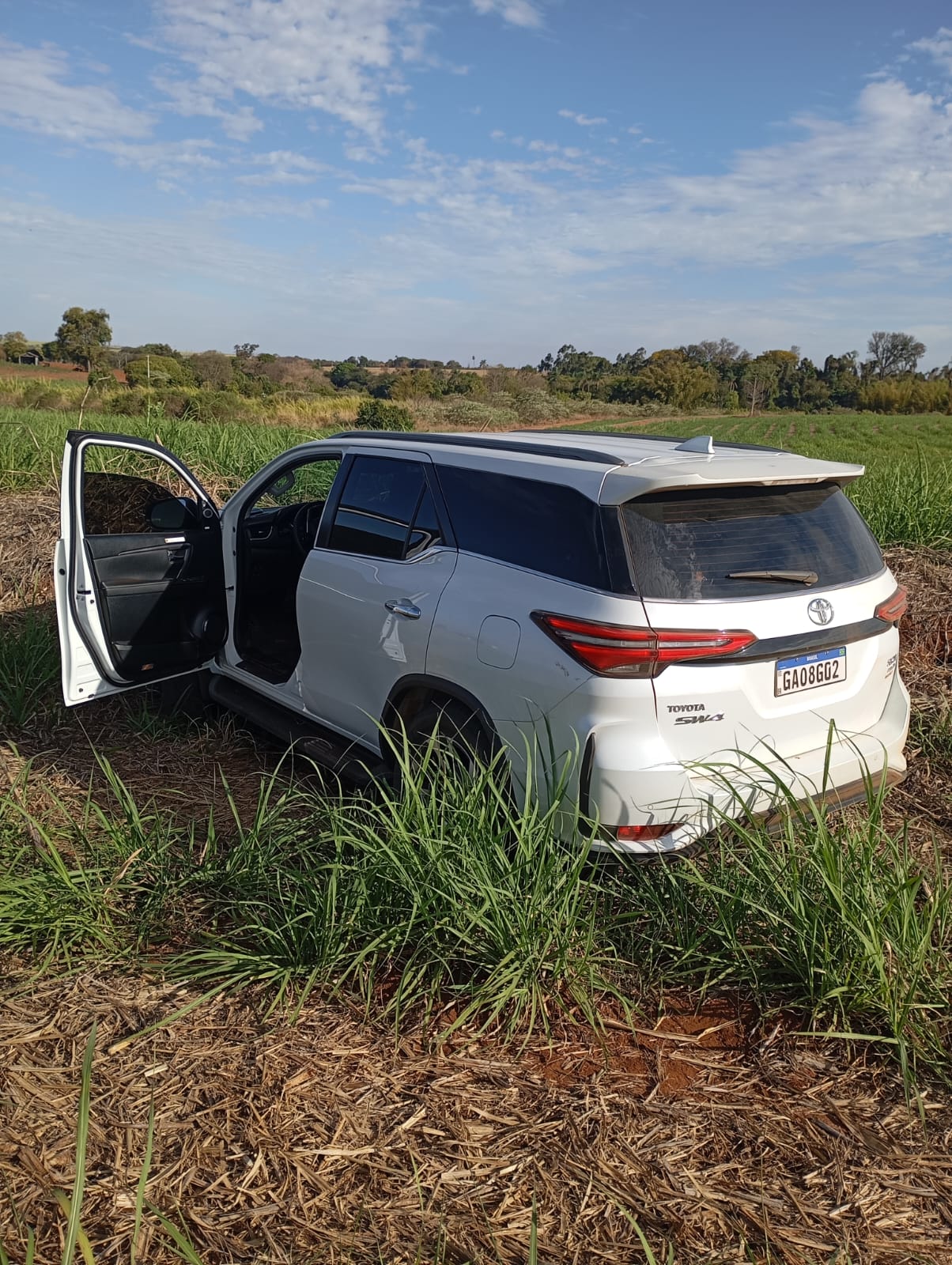 🚨 Polícia Militar recupera caminhonete furtada em Ribeirão Preto e prende suspeito em Ibaté