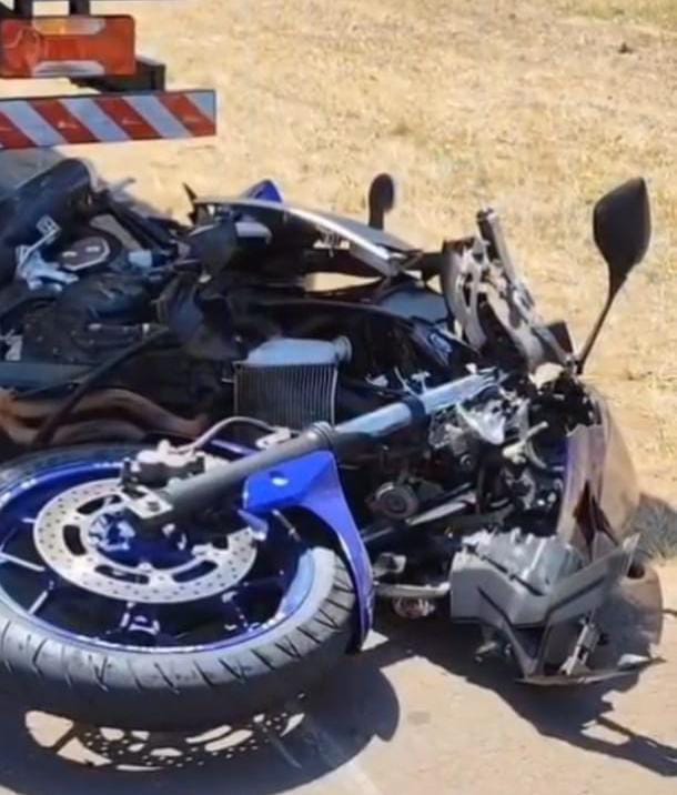 Acidente de moto deixa jovem ferido na estrada do Broa