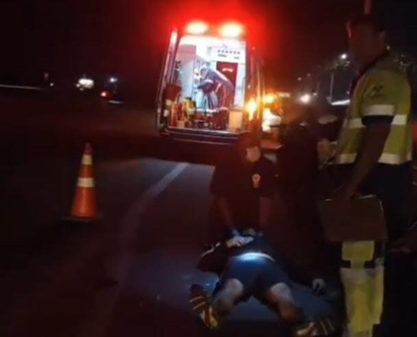 Motociclista fica ferido após colisão com carro na Domingos Inocentini em São Carlos