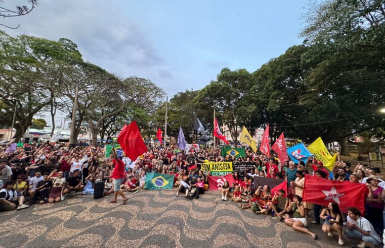 São Carlos realizou protesto contra a PEC da Blindagem e o PL da Anistia