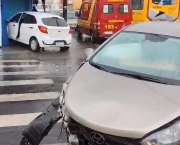 Gestante e passageira ficam feridas após acidente na Vila Prado em São Carlos
