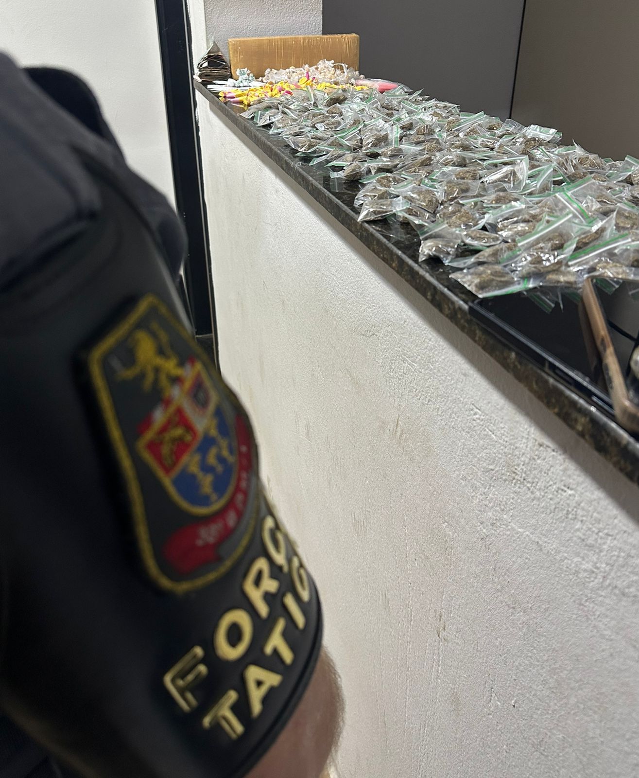 Força Tática prende homem por tráfico de drogas no São Carlos 8