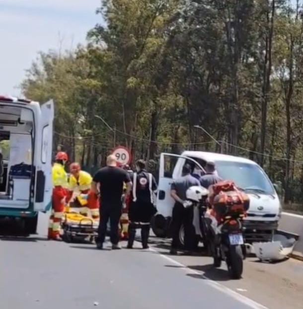 Acidente entre caminhão e duas vans interdita trecho da rodovia Washington Luís, em São Carlos