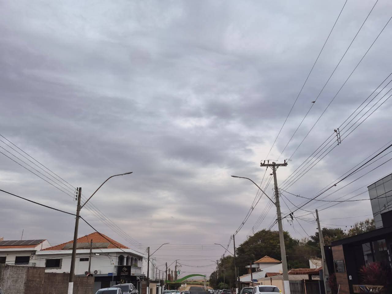 Frente fria deve trazer chuvas e queda de temperatura ao estado de São Paulo nesta semana