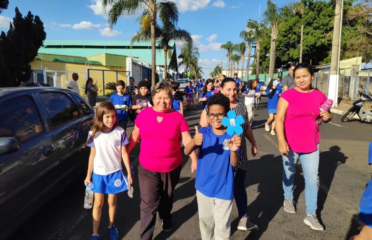 Escola Neusa Milori Freddi celebra a chegada da Primavera com passeata educativa