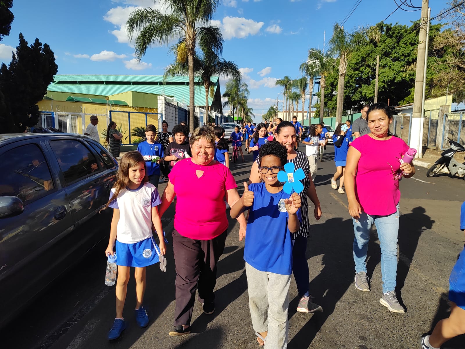 Escola Neusa Milori Freddi celebra a chegada da Primavera com passeata educativa