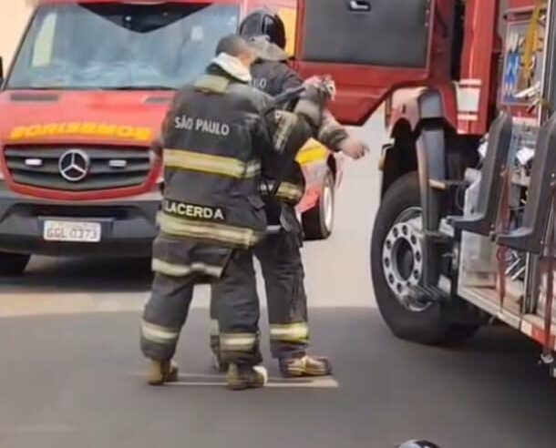 Incêndio atinge lavanderia nos fundos de residência no Jardim Munique, em São Carlos