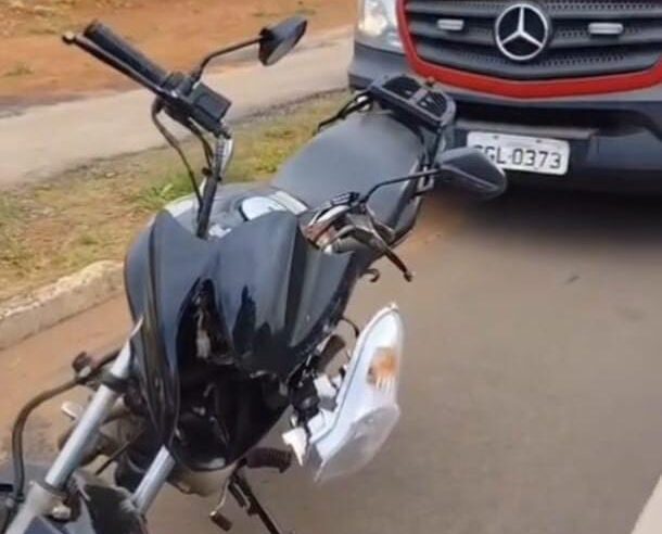 Mãe e filha ficam feridas após serem atropeladas por motocicleta no Jardim Embaré, em São Carlos