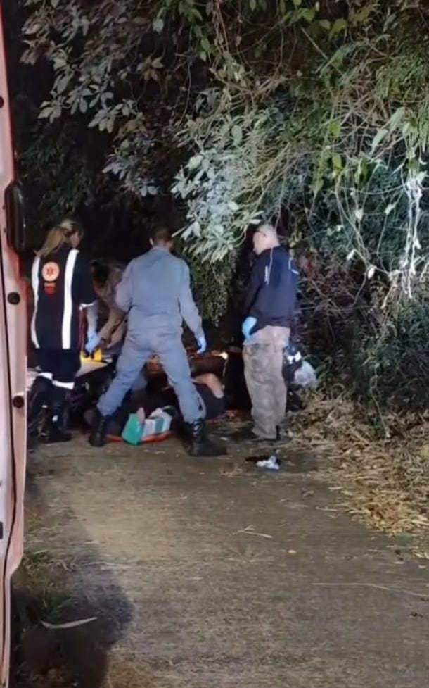 Motociclista fica ferido após ser fechado por veículo em São Carlos