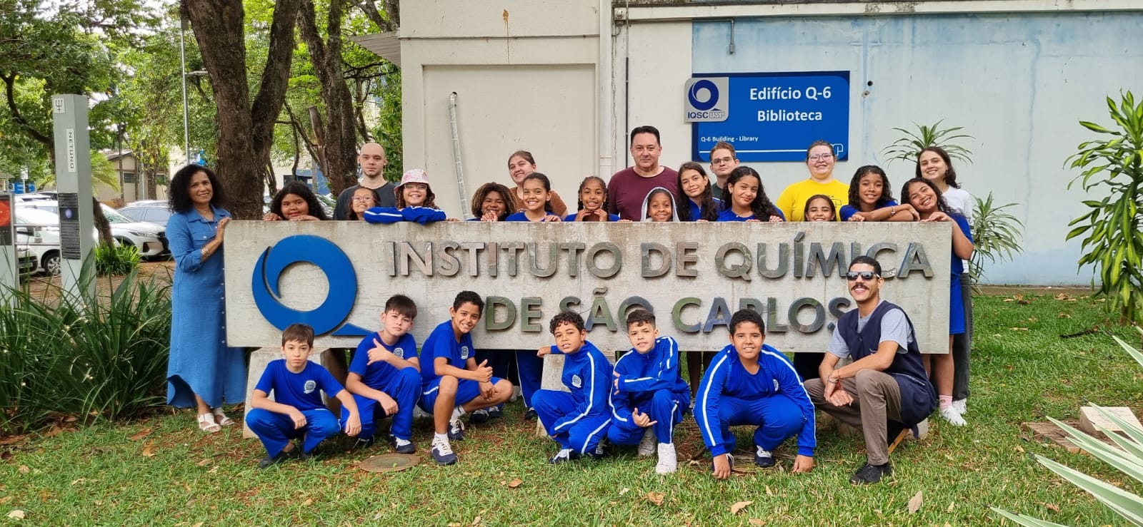 Alunos da Escola Vera Trinta Pulcinelli participam de visita à USP e mergulham no mundo da ciência