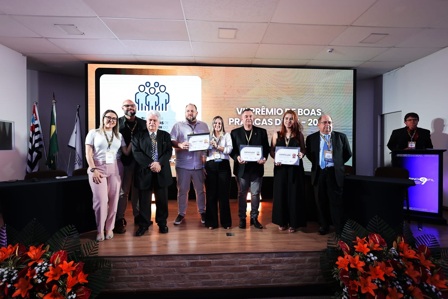 Santa Casa de São Carlos é premiada no Congresso Estadual do Sindhosfil com dois reconhecimentos em gestão de pessoas