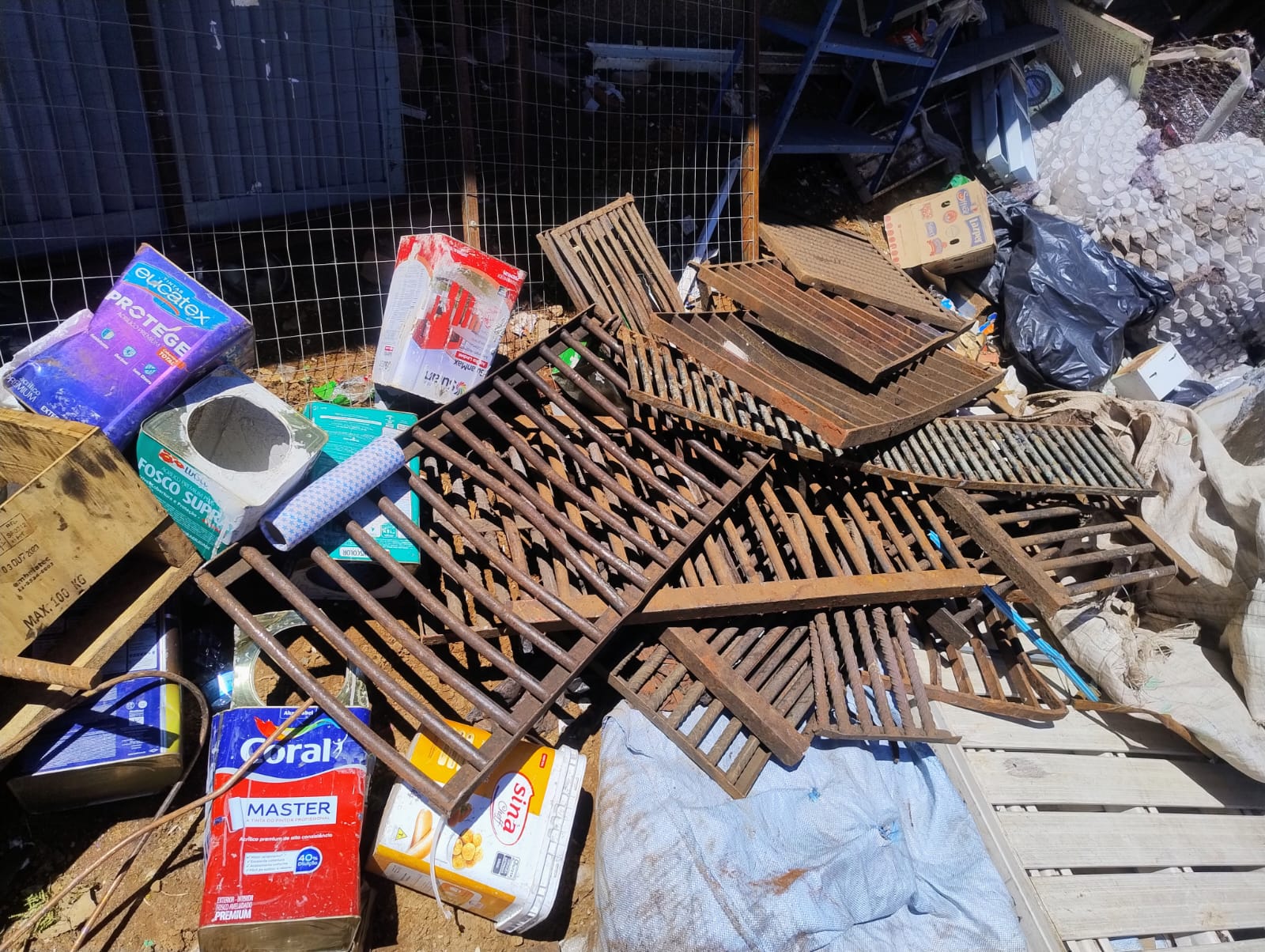 Operação Ferro Velho é realizada em São Carlos e localiza tampas de bueiro em estabelecimento