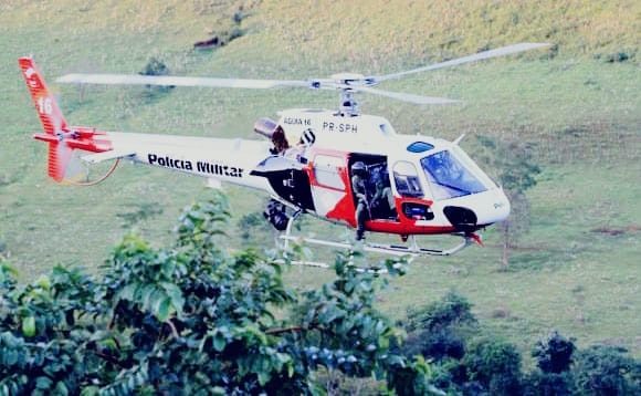Helicóptero Águia sobrevoa região dos Oitis e mobiliza diversas viaturas policiais em Araraquara