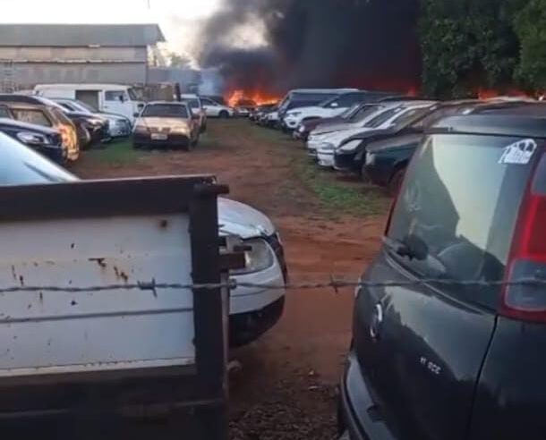 Incêndio atinge pátio credenciado ao Detran em Jaboticabal