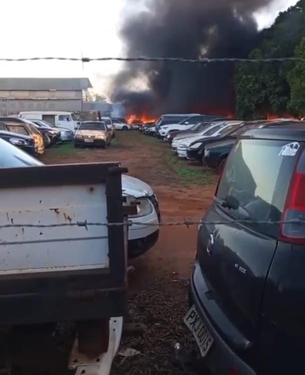 Incêndio atinge pátio credenciado ao Detran em Jaboticabal