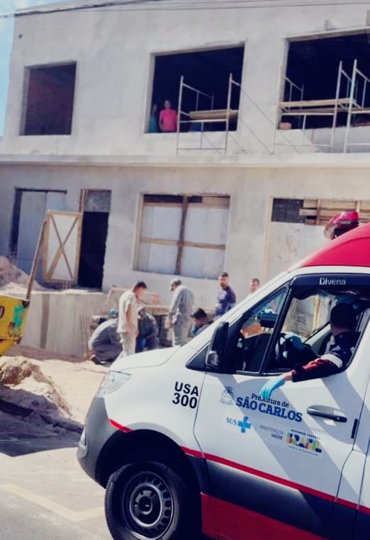 Trabalhador cai em poço fluvial durante obra no Centro de São Carlos