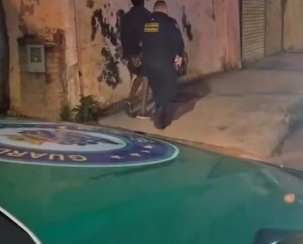 Homem é preso em flagrante após furtar fios e objetos em residência no Centro de São Carlos