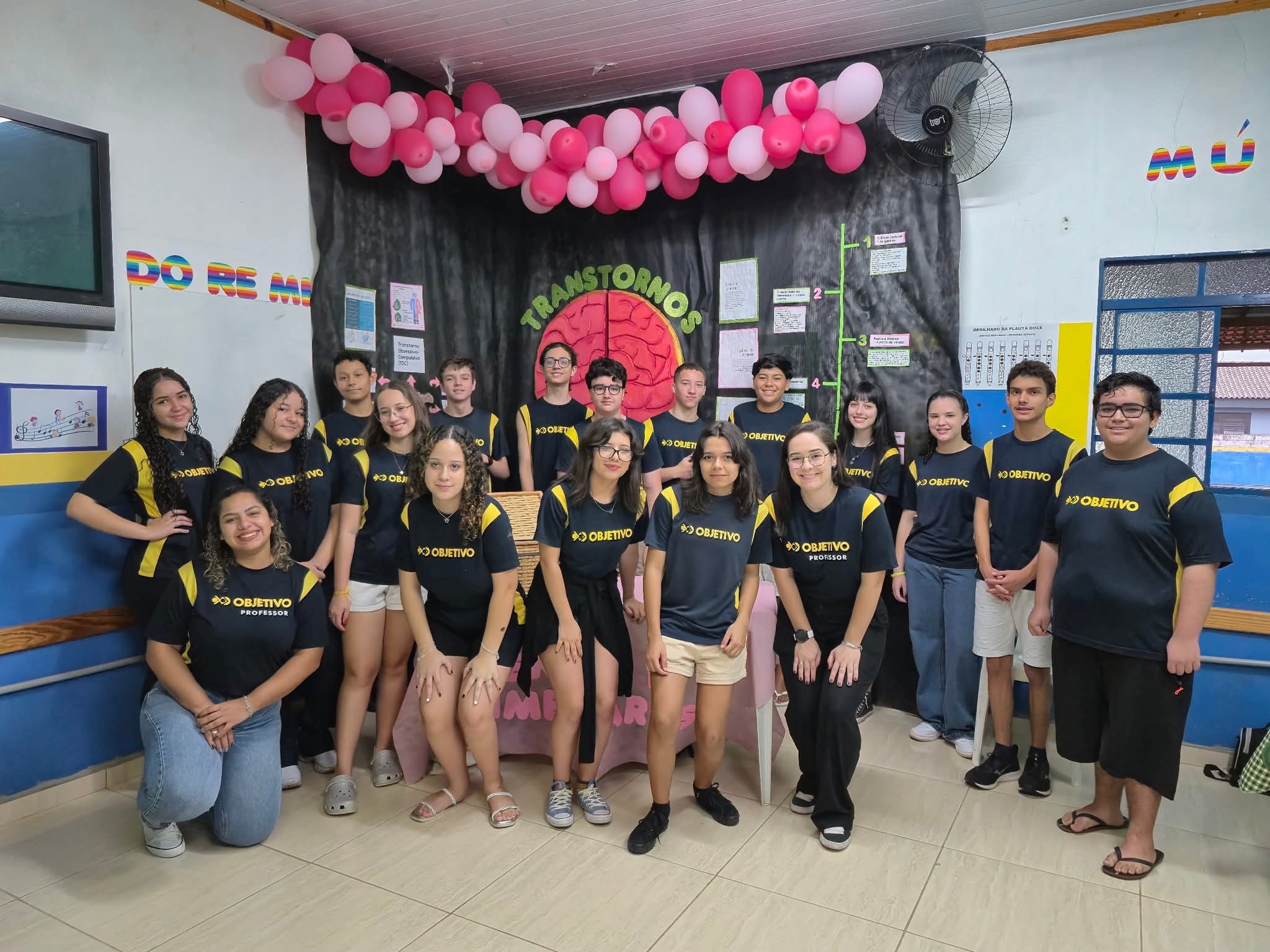 Alunos do Colégio Objetivo Ibaté encantaram os pais e mostraram muito conhecimento na FETEC 2025