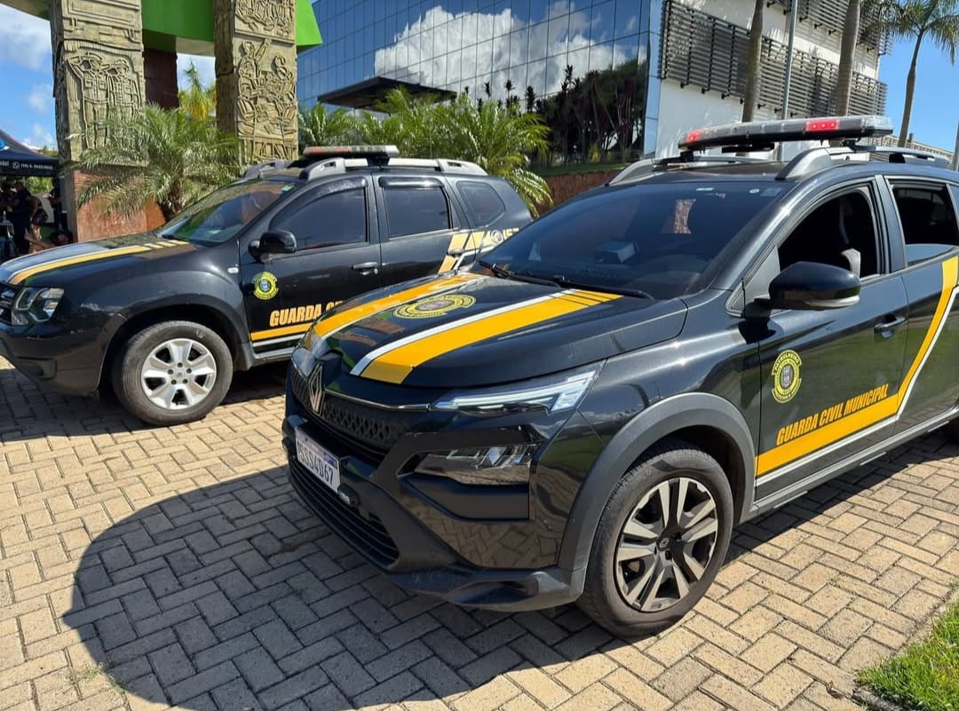 GCM de Ibaté prende dupla suspeita de roubo e recupera celular da vítima