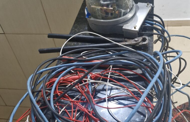 🚨 Trio é preso por furto de fios e relógio de energia em São Carlos 🚨
