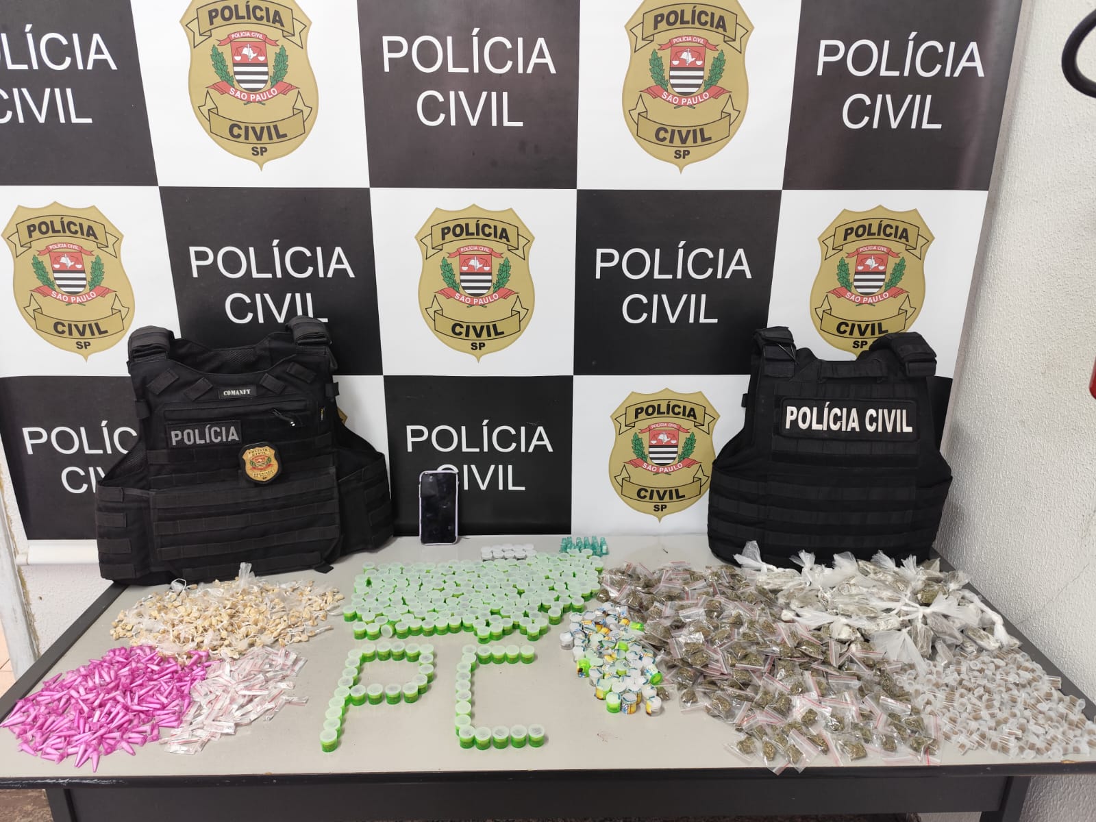 Polícia Civil de Ibaté apreende mais de 3 kg de drogas em operação no Jardim Icaraí