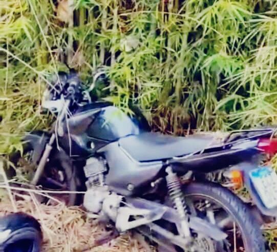 Moto furtada é localizada pela Polícia Militar Rodoviária em bambuzal às margens da Washington Luís, em São Carlos