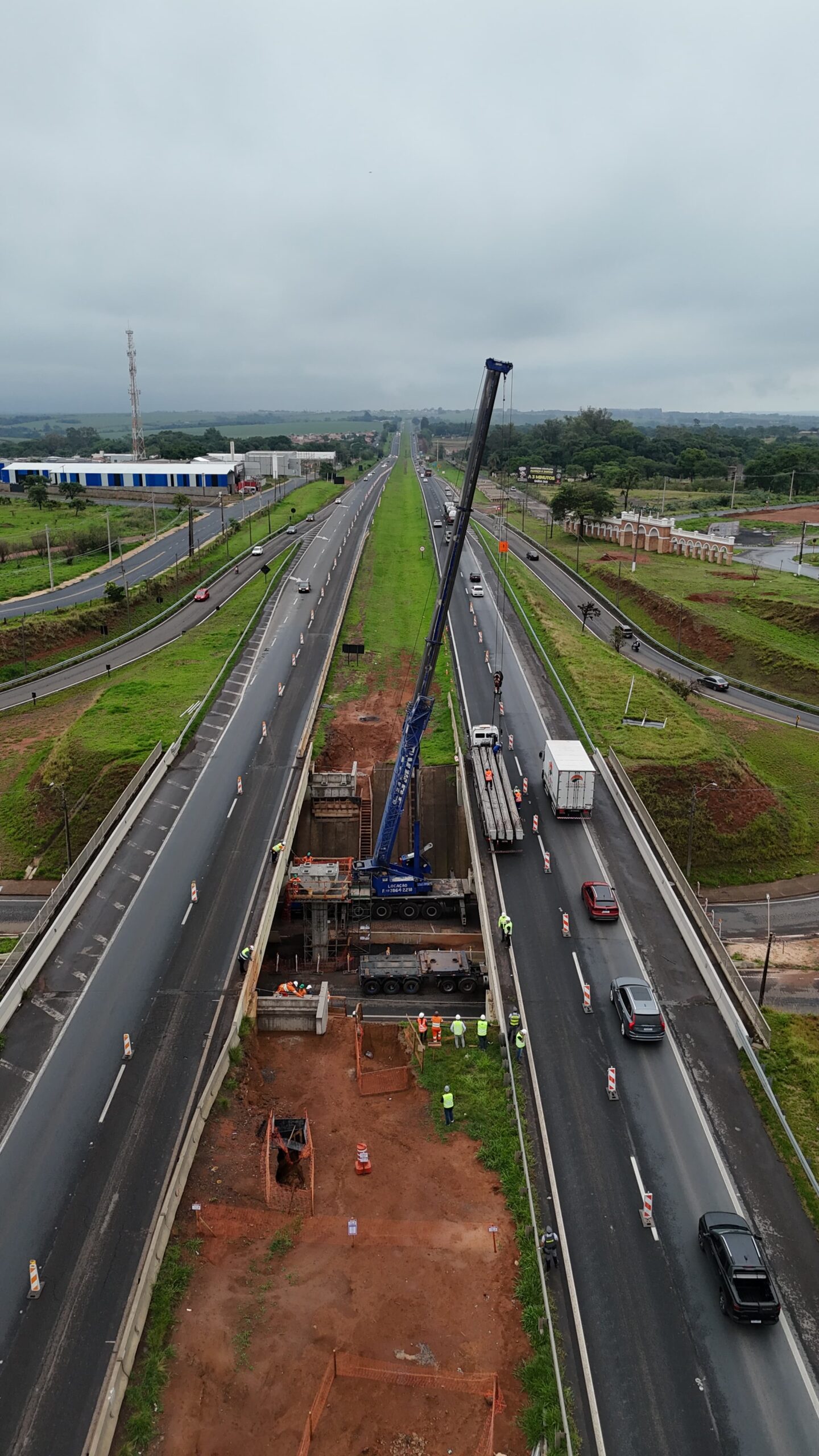 Operação de lançamento de vigas na SP-310 é concluída e tráfego é liberado em São Carlos
